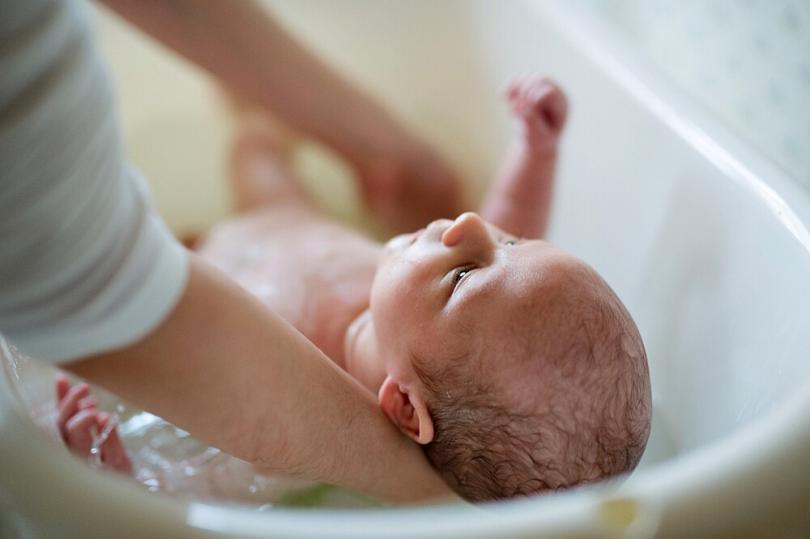 when to start bathing baby