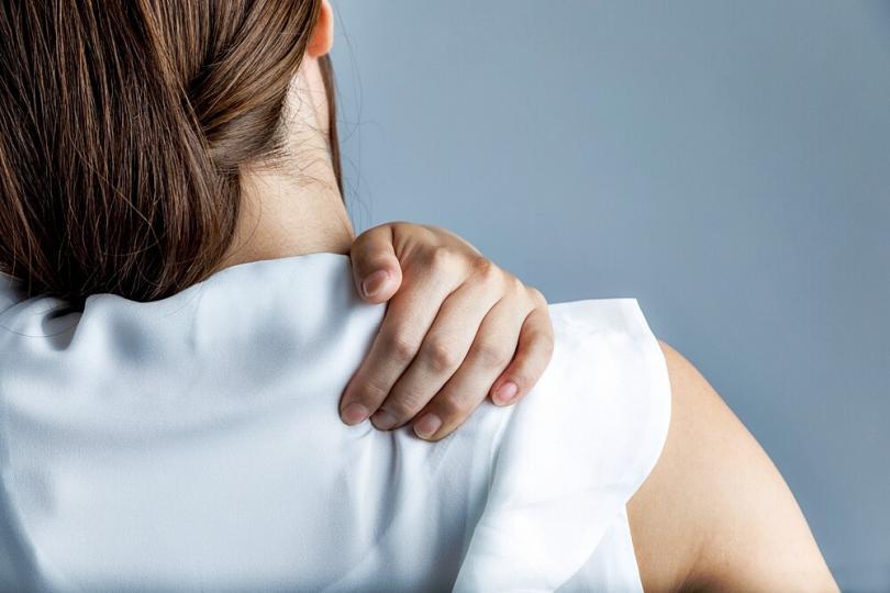 Frozen Shoulder: How Acupuncture Helps with Stiff Shoulders | Women's ...