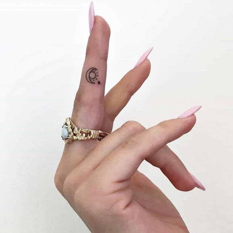 Finger Tattoo The Most Important Information And Most Beautiful Motives Women S Alphabet