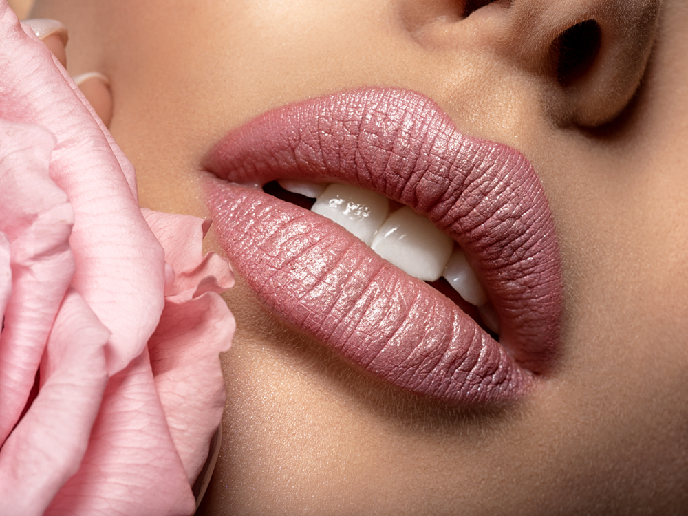 Top 5 Favorite Winter Lipstick Colors for 2021 Women's Alphabet